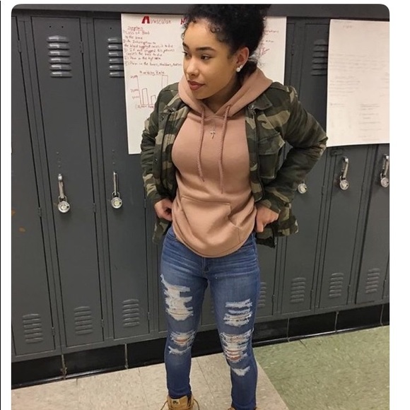 Meet your Posher, Mikiah - Picture 1 of 1